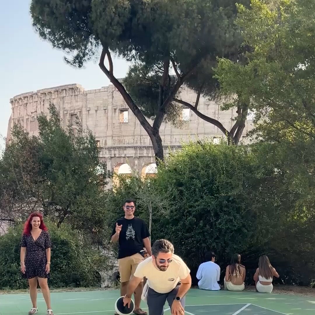 In a Sweltering Summer, These Italians Want Romans to Curl - The New York Times