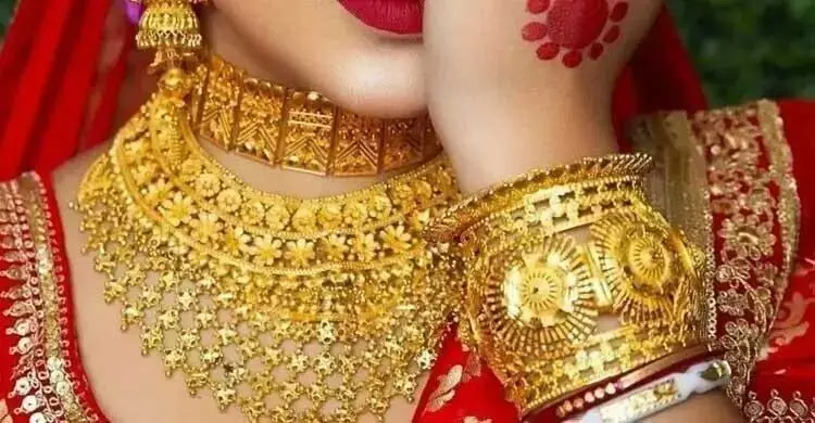 ভরিতে সোনার গহনার দাম বাড়লো ১৬৩৩ টাকা