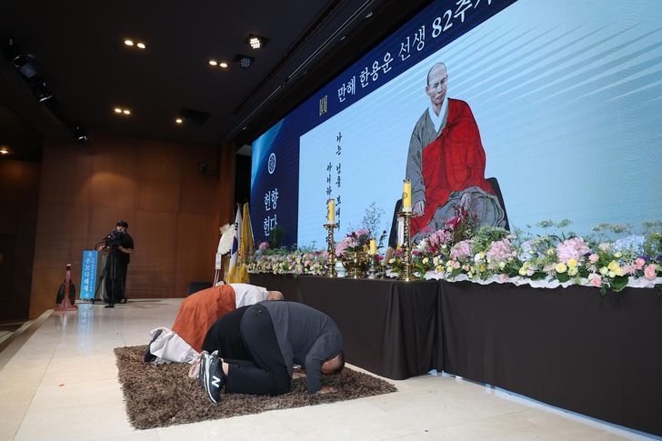 A century of loving silence - The Korea Times