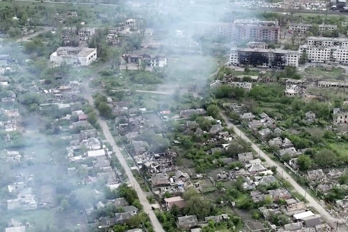 Drone footage shows Ukrainian village in ruins as residents flee Russians - Los Angeles Times