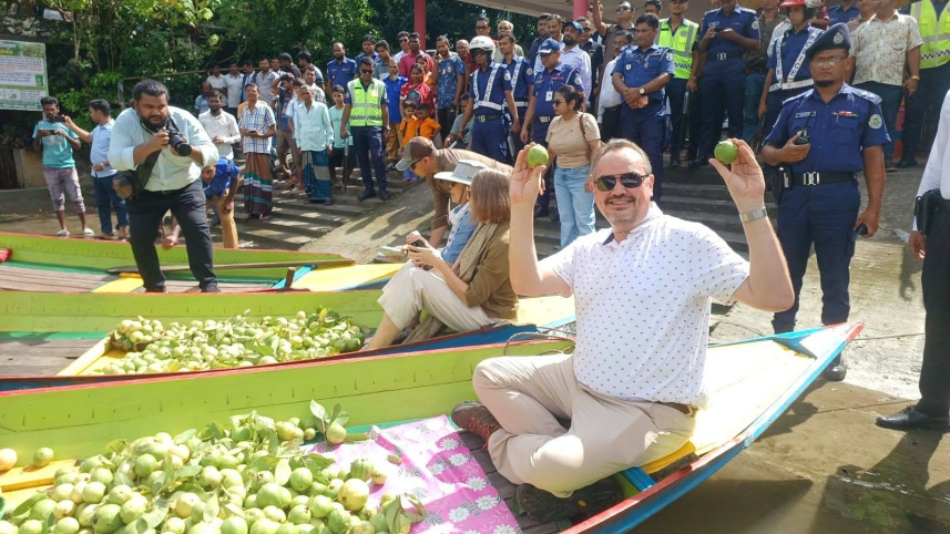 US ambassador tours Bhimruli floating guava market | The Daily Star