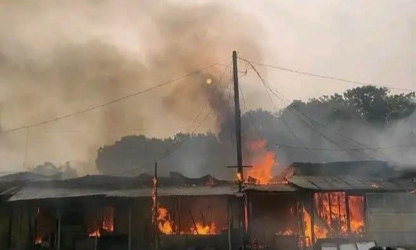 সিরাজগঞ্জে ভয়াবহ আগুনে পুড়ল ৭ দোকান