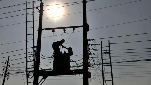 জ্বালানি: বিদ্যুতে ৪৫ হাজার কোটির বকেয়া, দেউলিয়া অবস্থা বলছেন নতুন মন্ত্রী - BBC News বাংলা