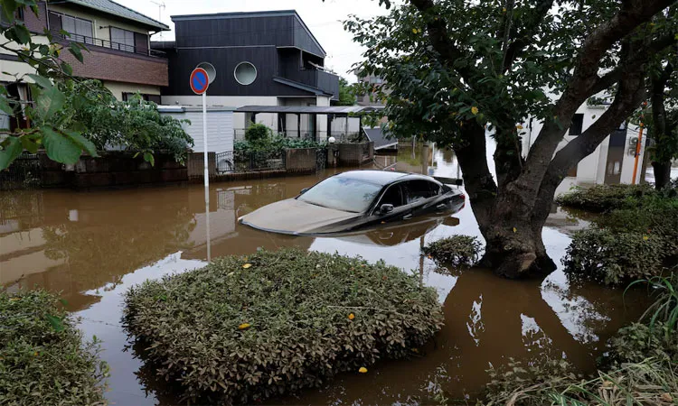 Typhoon Dujuan in Japan: Landslides and Floods Leave 4 Dead