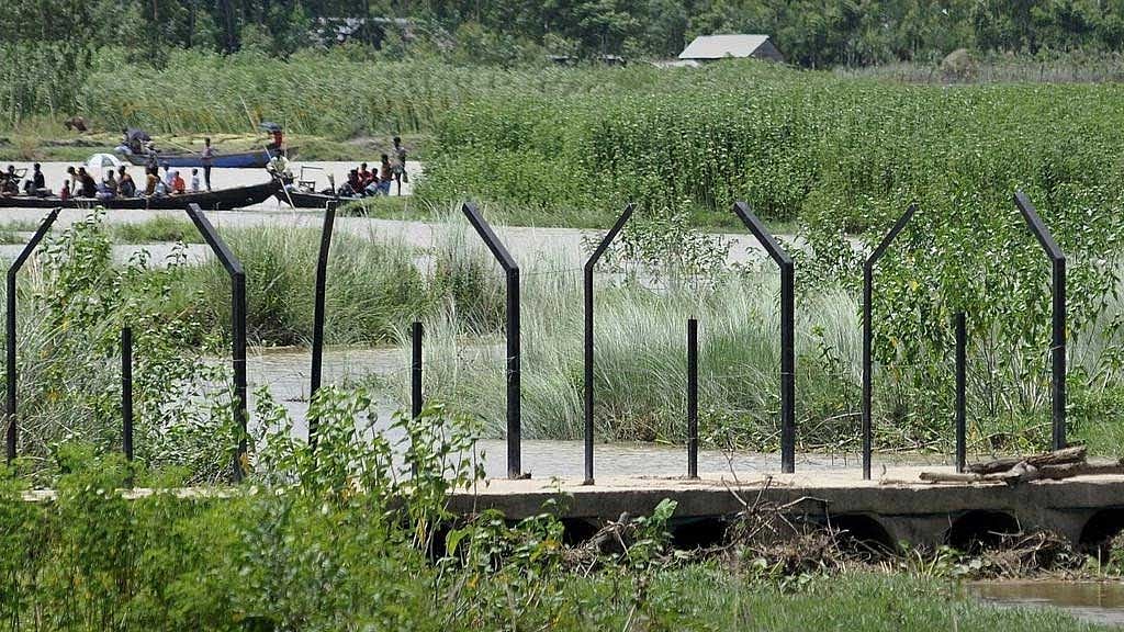 Myanmar border to get barbed-wire fence: minister