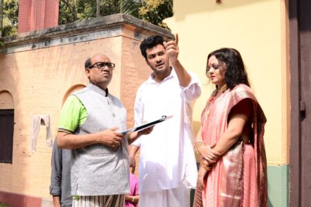 পাঁচ বছর পর আবার জুটি মোশাররফ-ফারুক, আসছে ‘চেয়ারম্যান এর হাজব্যান্ড’ নাটকের শুটিং সেটে ক্যামেরা ও কলাকুশলীরা