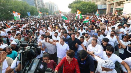 ভোটার তালিকায় নাম বাদ দেওয়ার অভিযোগ, দিল্লিতে আড়াই লাখ মানুষের মিছিল নিয়ে সুপ্রিম কোর্টের পথে বিরোধীরা