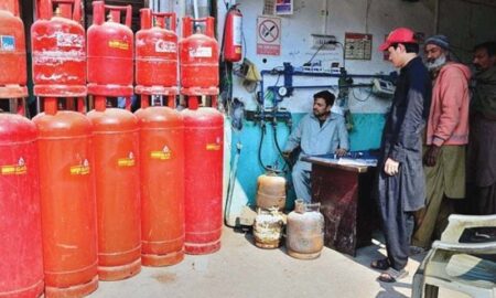 পাকিস্তানে শীতের আগে গ্যাস সংকটের শঙ্কা