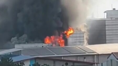 টঙ্গীতে ওষুধ কারখানায় আগুন, নিয়ন্ত্রণে কাজ করছে ফায়ার সার্ভিসের ১১ ইউনিট