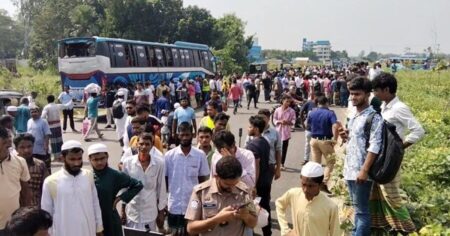 মানিকগঞ্জে বাসের ধাক্কায় সিএনজিচালিত অটোরিকশার দুই যাত্রী নিহত, মহাসড়ক অবরোধ