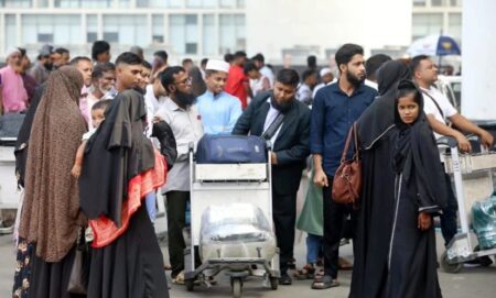 সৌদিগামী ফ্লাইট বাতিল হলে যাত্রীরা কী করবেন: টিকিট, টাকা ফেরত আর ভিসা