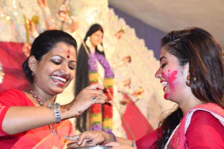 দেবীবরণে অংশ নিয়ে সমালোচনার মুখে নুসরাত জাহান, কড়া জবাব অভিনেত্রীর বিজয়া দশমীতে পূজামণ্ডপে দেবীবরণ, নুসরাত জাহান দেবীবরণ বিতর্ক