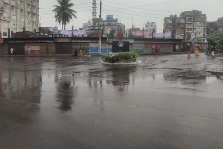 যাত্রাবাড়ীতে সড়ক দুর্ঘটনায় নিহত: ঢাকার যাত্রাবাড়ী এলাকার সড়ক