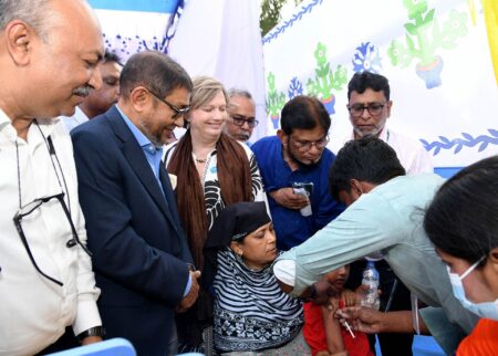 ঢাকার নবাবগঞ্জে শিশুদের হাম-রুবেলা টিকাদান কর্মসূচি