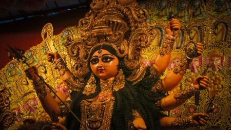 হইচইয়ে মুক্তি পেল পূজার গল্পের রহস্য সিরিজ ‘দেবীপক্ষ’, মুখ্য চরিত্রে উষসী