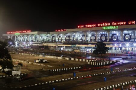 রাষ্ট্রপতি মির্জা ফখরুল চাইলেন অভিবাসন ব্যয় কমানো ও দালালচক্রের বিরুদ্ধে কঠোর ব্যবস্থা রাতে ঢাকার হযরত শাহজালাল আন্তর্জাতিক বিমানবন্দরের টার্মিনাল
